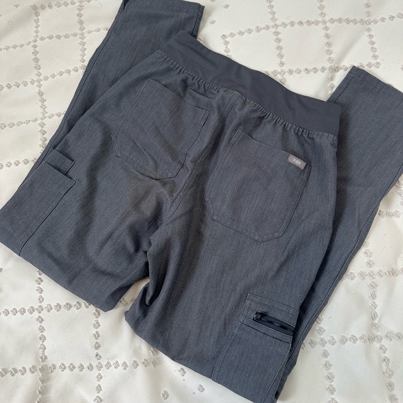 FIGS Graphite Yola Scrub Pants - Picture 2 of 6